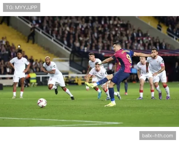 拉菲尼亚荣膺西甲赛季最佳球员，助巴萨强势领跑积分榜