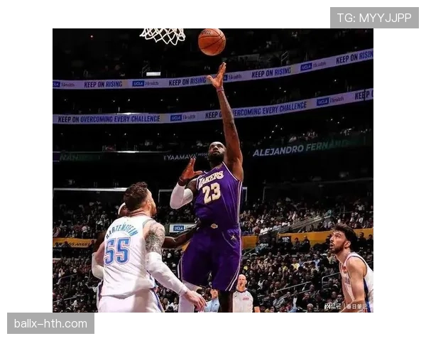 勒布朗关键挡拆助湖人拉开比分，效率显著提升