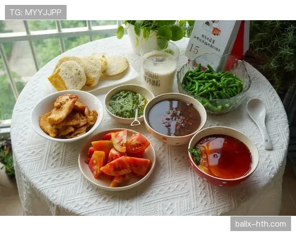 娜奥米·大阪把早餐摆得像奢侈品展，我在屏幕前都不好意思吃方便面